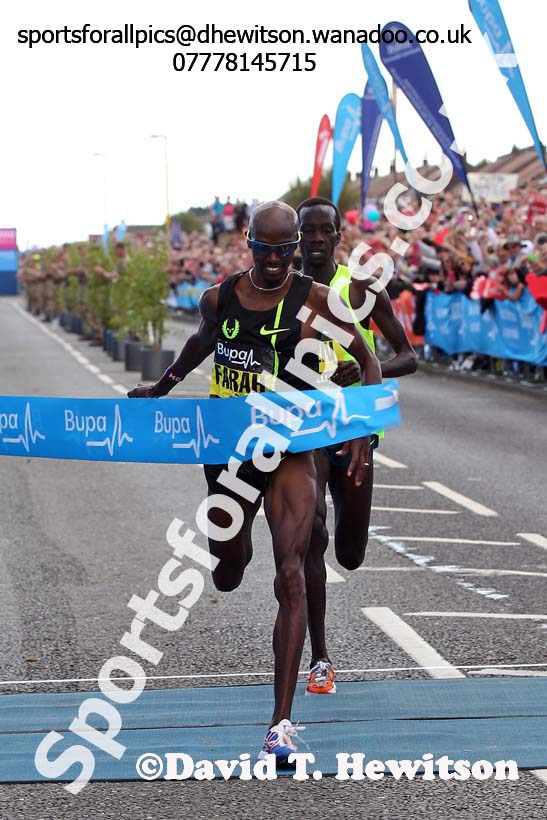 Mo Farah wins the mens 2014 BUPA Great North Run. Photo: David T. Hewitson/Sports for All Pics
